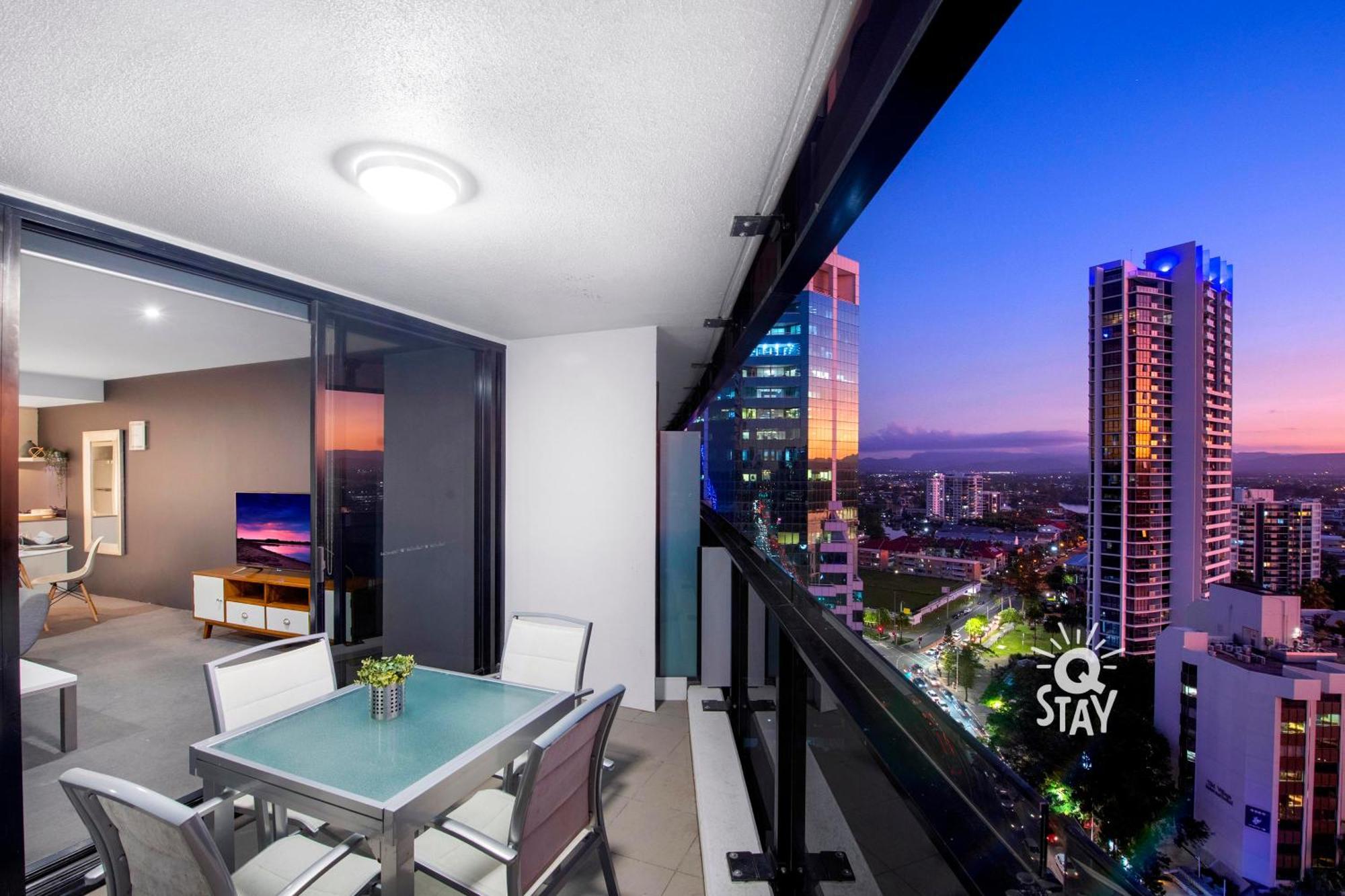 Circle On Cavill - 2 Bedroom Hinterland Apartments In The Heart Of Surfers Paradise Gold Coast Exterior foto