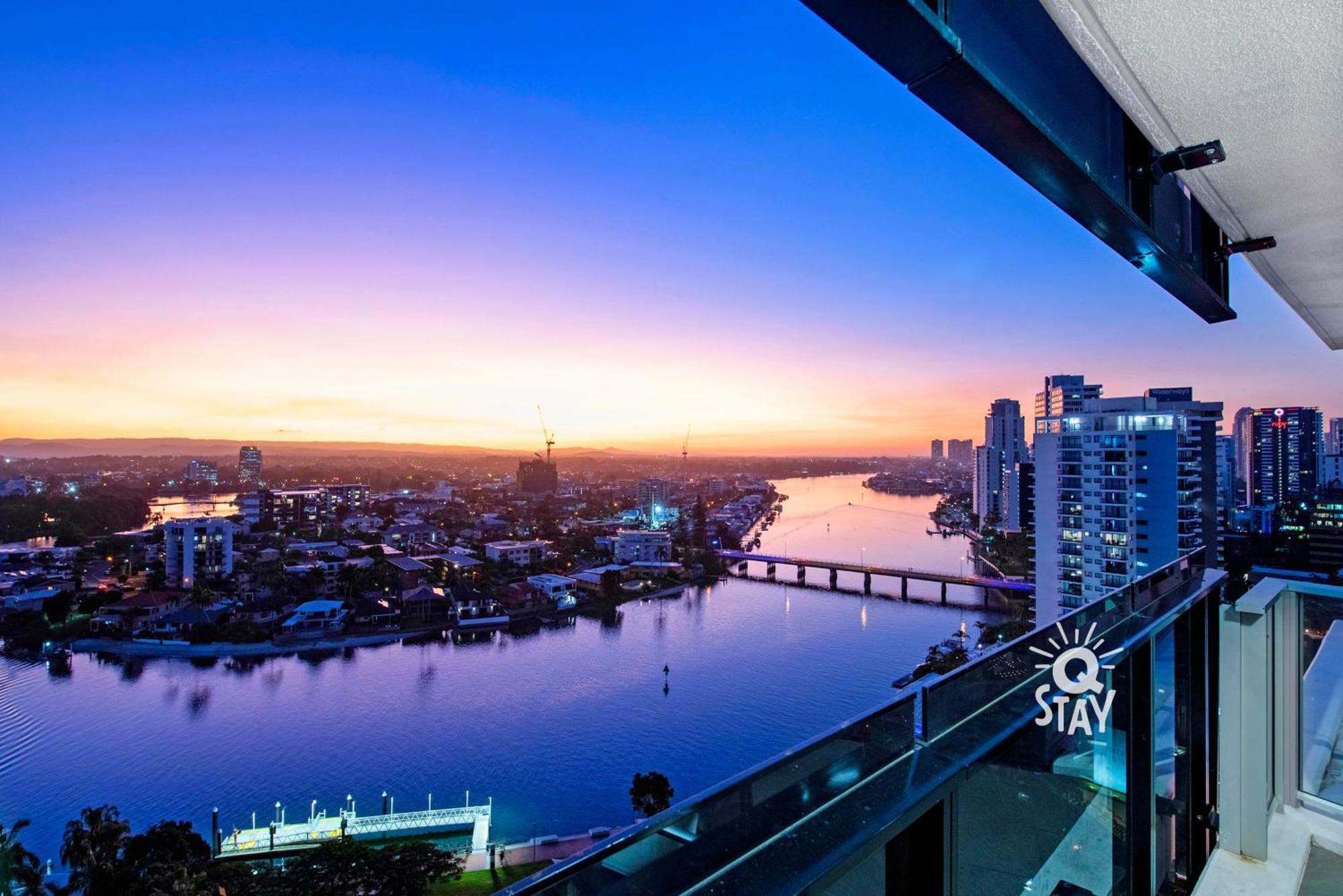 Circle On Cavill - 2 Bedroom Hinterland Apartments In The Heart Of Surfers Paradise Gold Coast Exterior foto