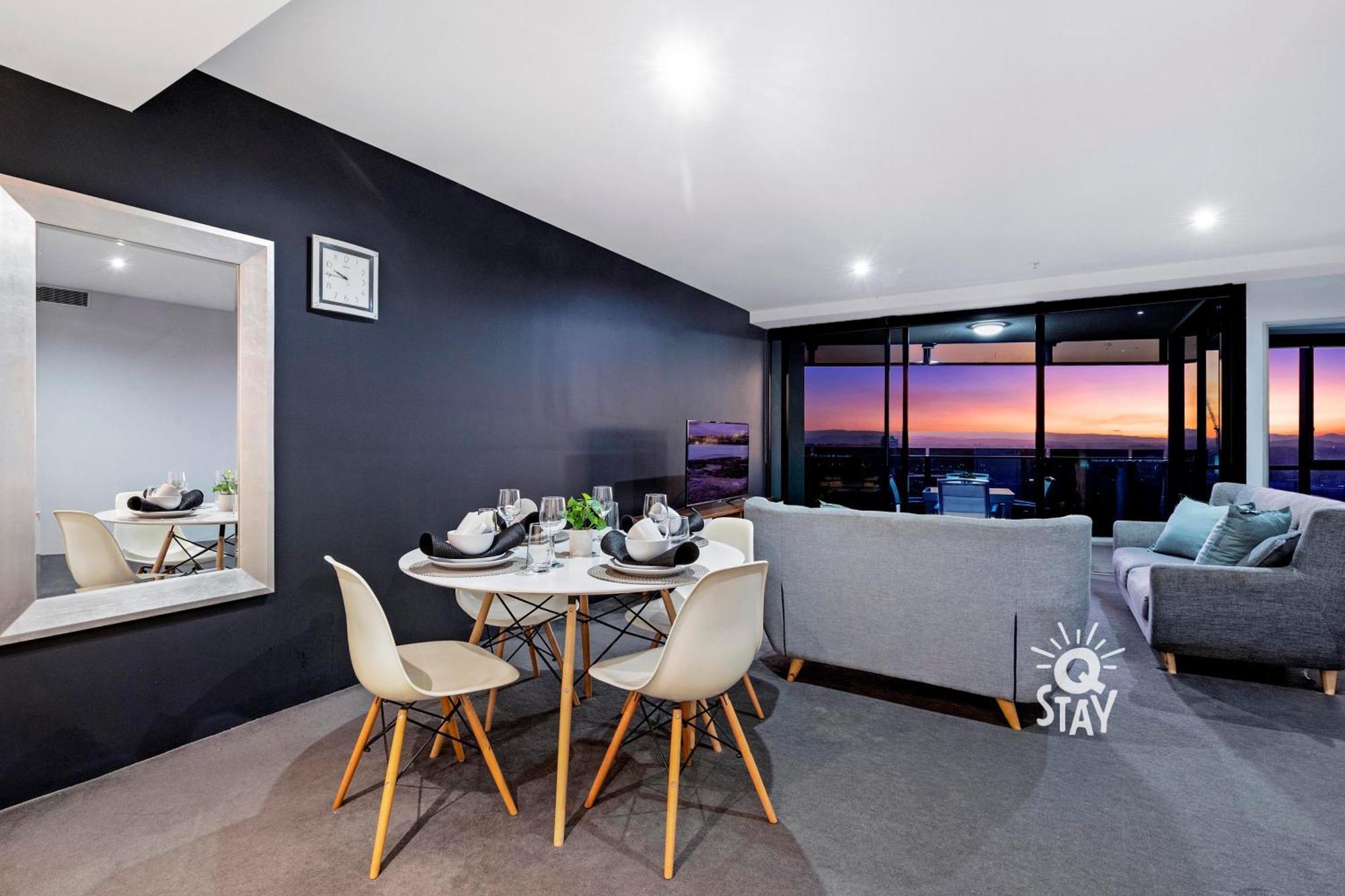 Circle On Cavill - 2 Bedroom Hinterland Apartments In The Heart Of Surfers Paradise Gold Coast Exterior foto